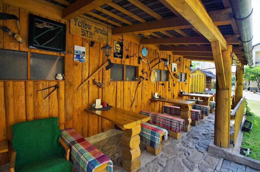 Yellow Paradise House Hrabusice Bagian luar foto
