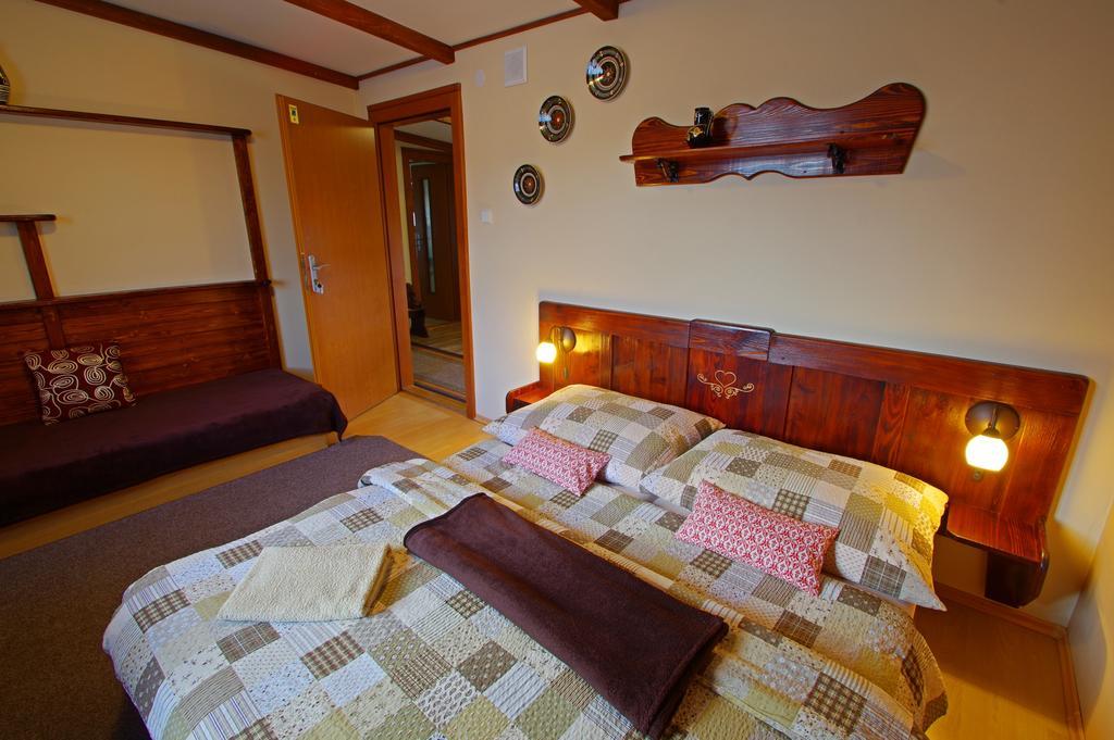 Yellow Paradise House Hrabusice Bagian luar foto