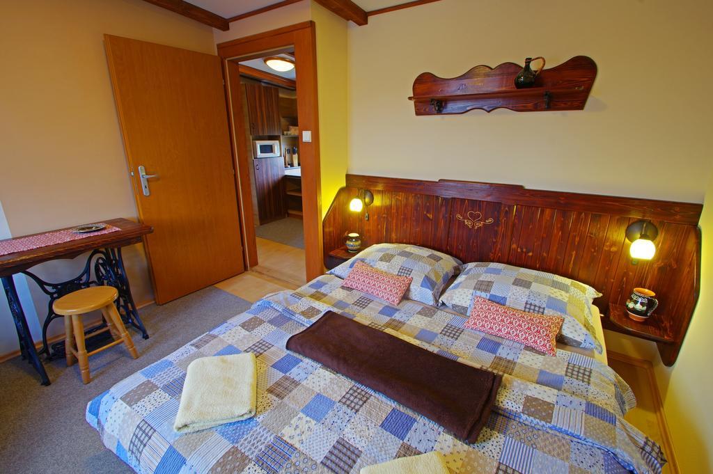 Yellow Paradise House Hrabusice Bagian luar foto