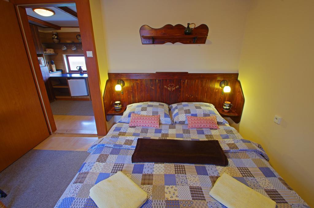 Yellow Paradise House Hrabusice Bagian luar foto