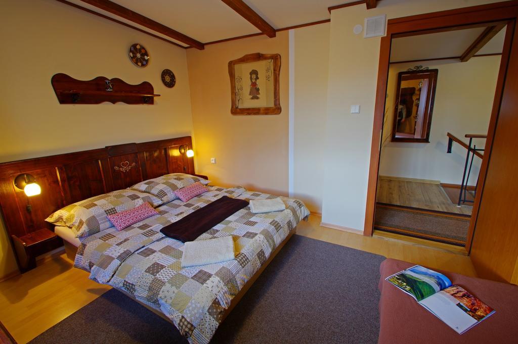 Yellow Paradise House Hrabusice Bagian luar foto