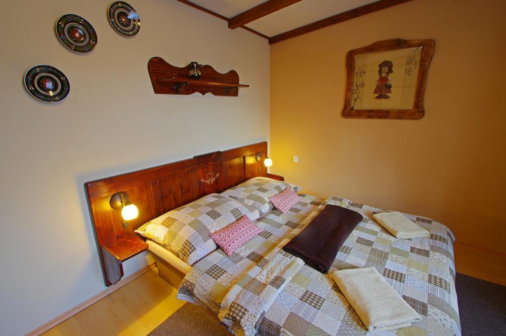 Yellow Paradise House Hrabusice Bagian luar foto