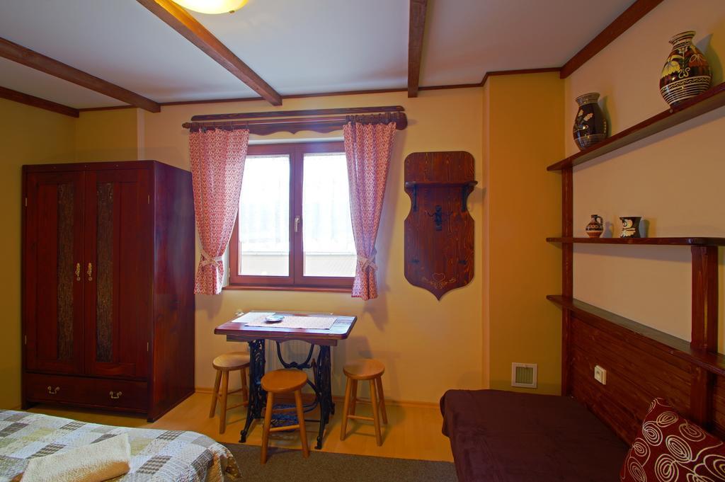 Yellow Paradise House Hrabusice Bagian luar foto