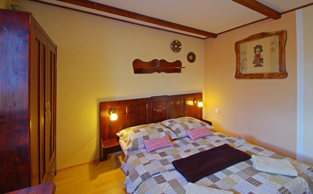 Yellow Paradise House Hrabusice Bagian luar foto