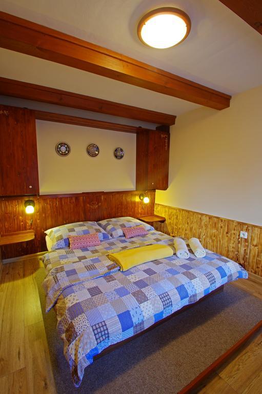 Yellow Paradise House Hrabusice Bagian luar foto