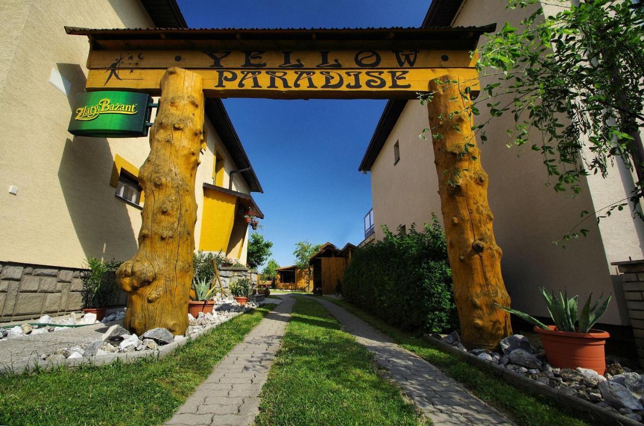 Yellow Paradise House Hrabusice Bagian luar foto