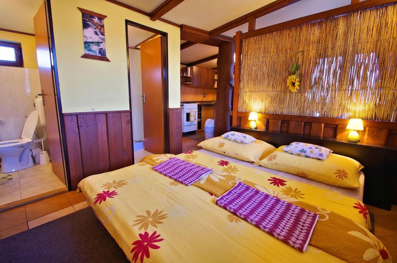Yellow Paradise House Hrabusice Ruang foto