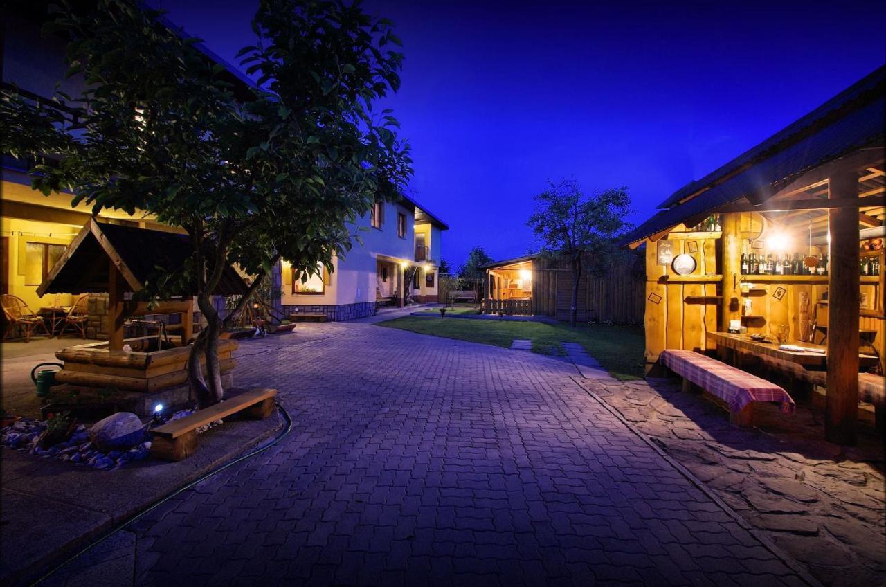 Yellow Paradise House Hrabusice Bagian luar foto