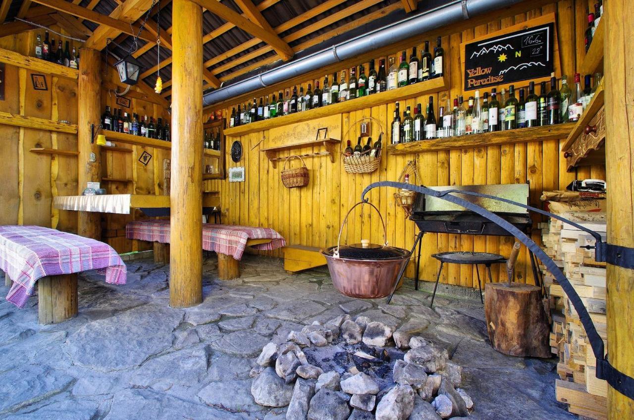 Yellow Paradise House Hrabusice Bagian luar foto