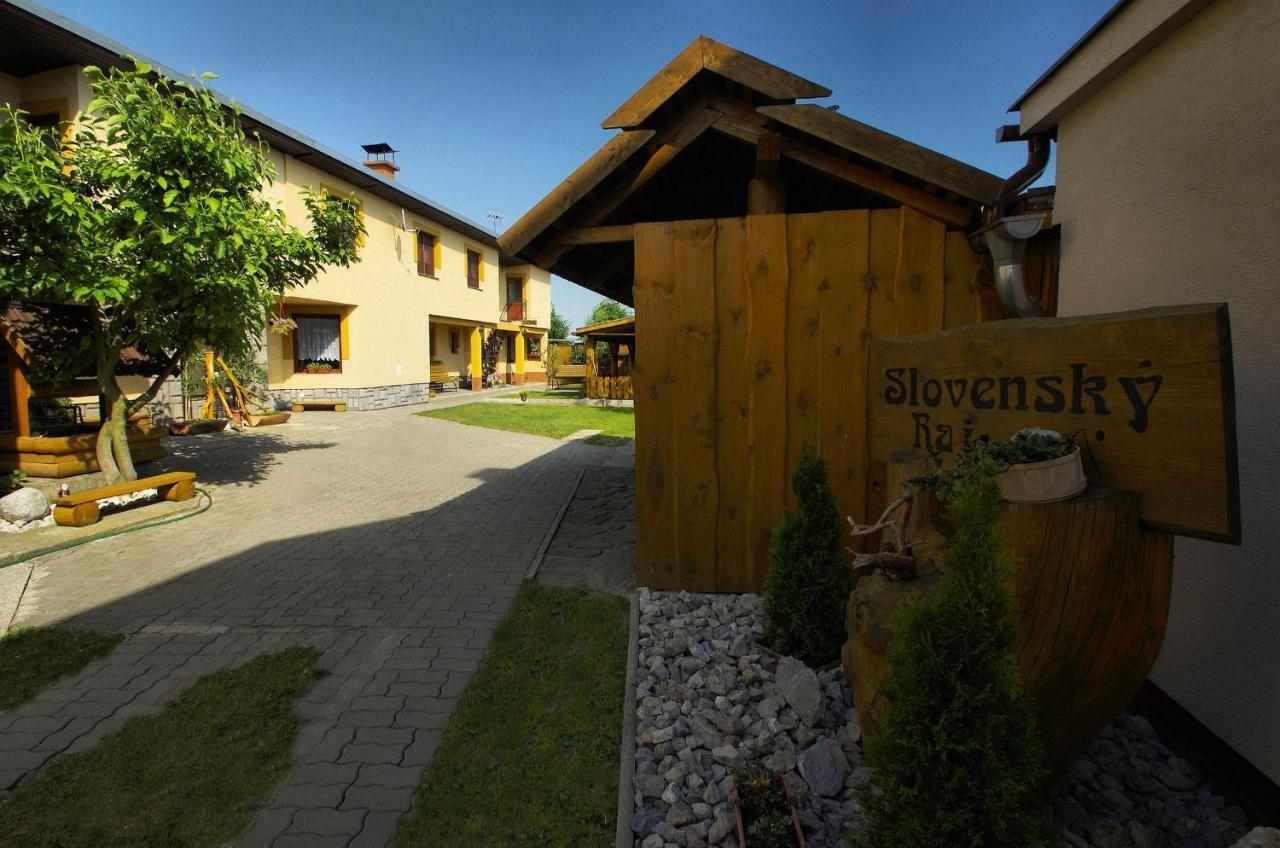 Yellow Paradise House Hrabusice Bagian luar foto