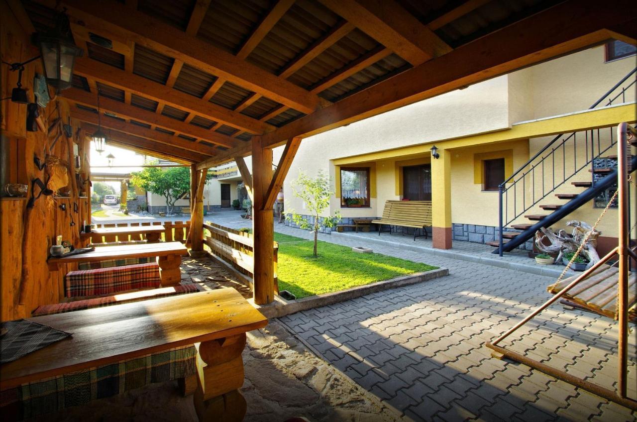 Yellow Paradise House Hrabusice Bagian luar foto